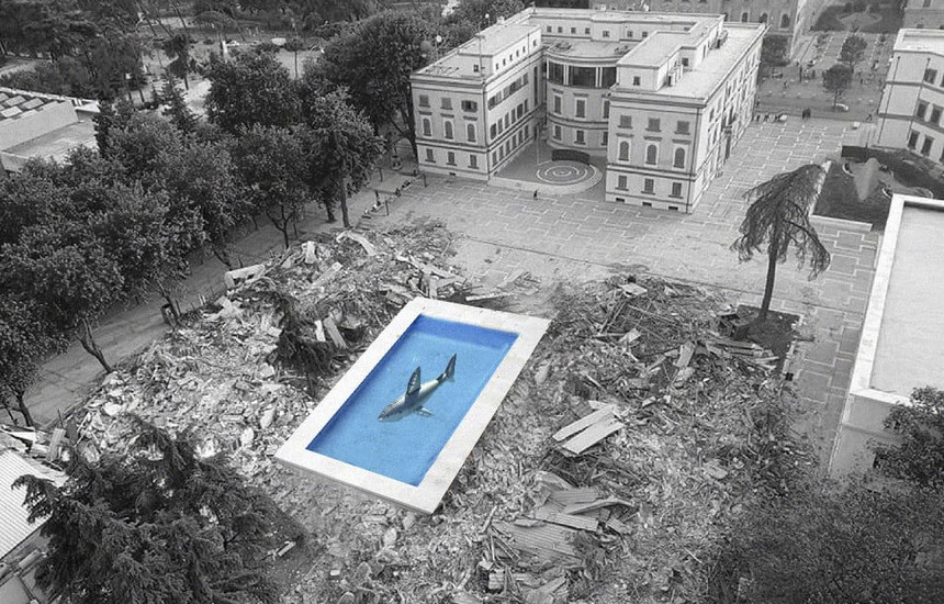 “Peshk a qen” është vepra me të cilën artisti nga Kosova i është bashkuar nismës “Tabula Rasa”, si reagim ndaj shembjes së objektit të Teatrit Kombëtar në Tiranë