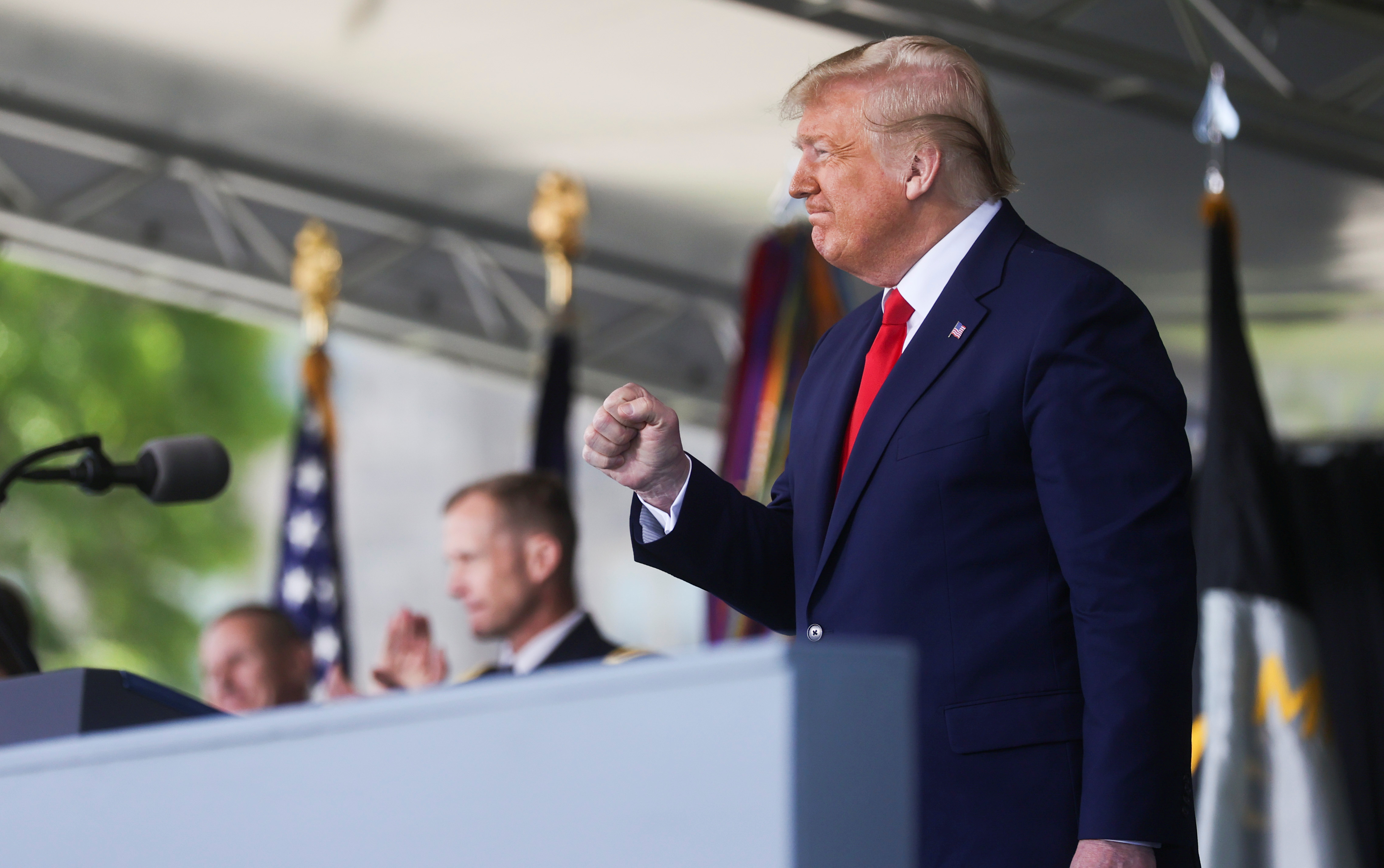 Trumpi thotë se s’do ta shikojë futbollin amerikan nëse lojtarët gjunjëzohen gjatë himnit