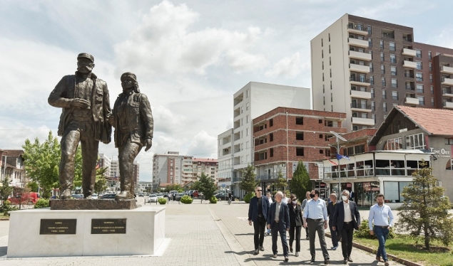 Kurti takon aktivistë nën tenda në Drenas, Dardanë e Gjilan, thotë koha e zgjedhjeve po afron