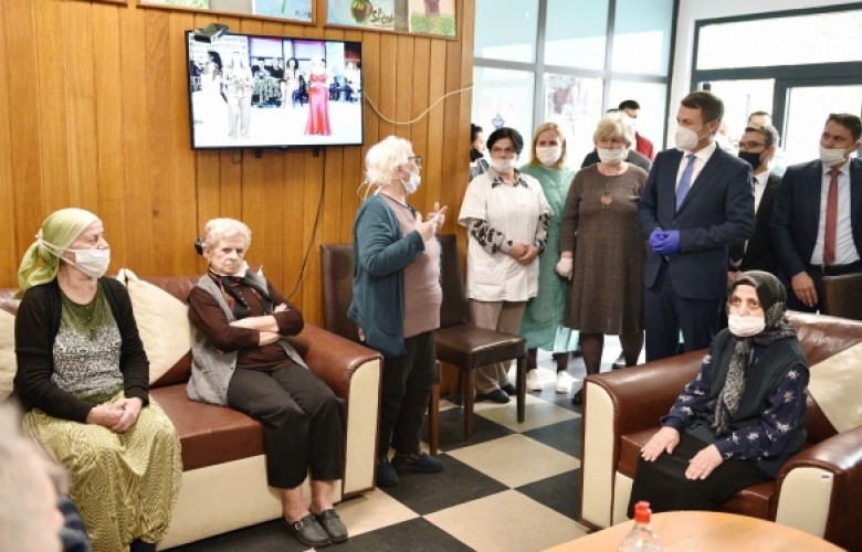 Reçica premton rritje të pensioneve bazë për të moshuarit