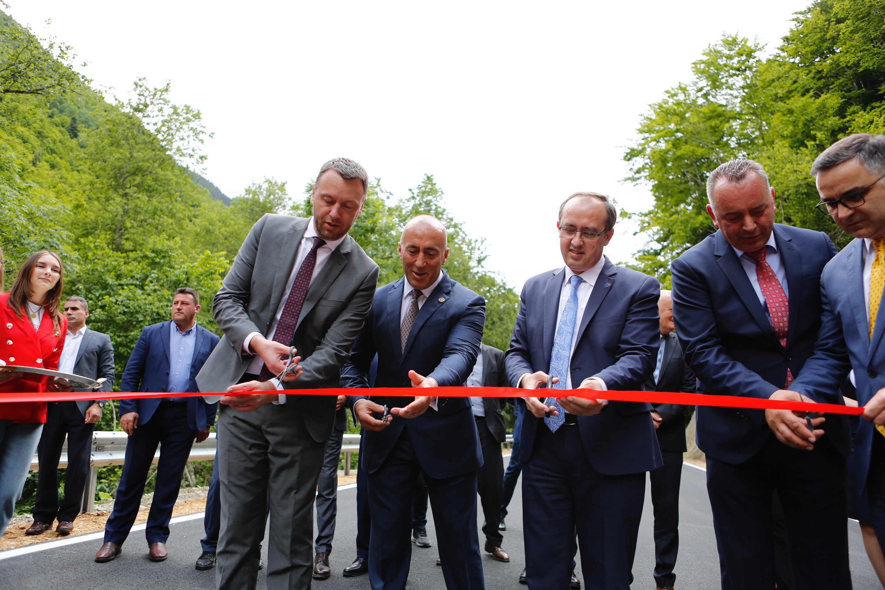 Deçani e Plava lidhen me rrugë, Hoti e vlerëson projekt të rëndësishëm për trojet shqiptare