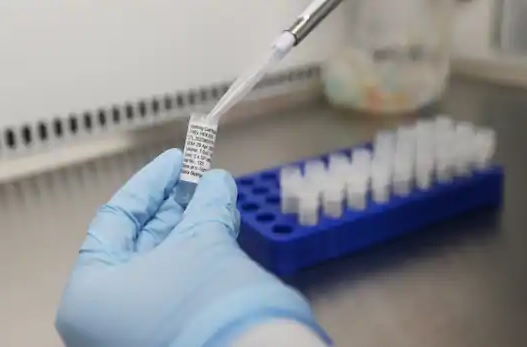 Deksametazoni, ilaç i lirë dhe efektiv për të prekurit me COVID-19