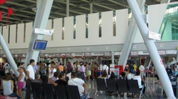 Udhëtarët me vizë amerikane nuk lejohen të kalojnë tranzit në aeroportet e 26 vendeve të zonës Schengen