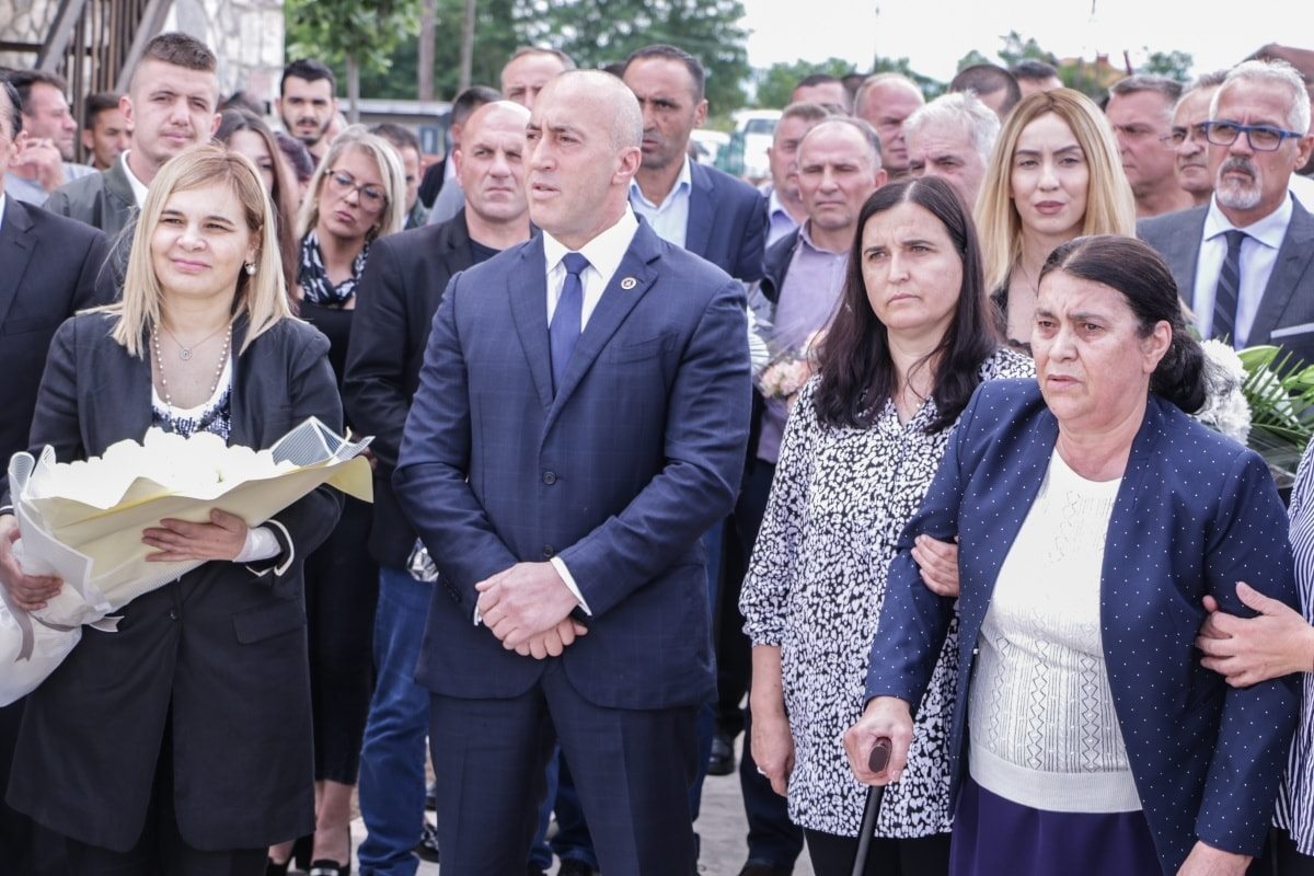 Haradinaj kujton babanë në dyvjetorin e vdekjes: Ai na mësoi që të vdesim për liri