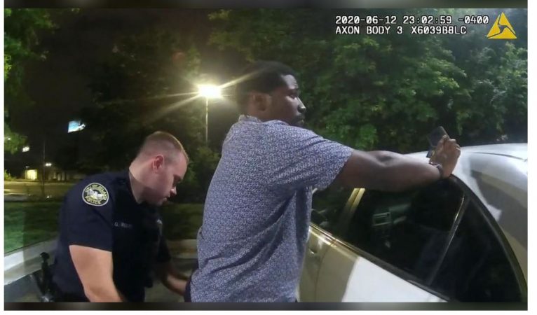 Ish-oficeri policor në SHBA akuzohet zyrtarisht për vrasjen e një tjetër afro-amerikani