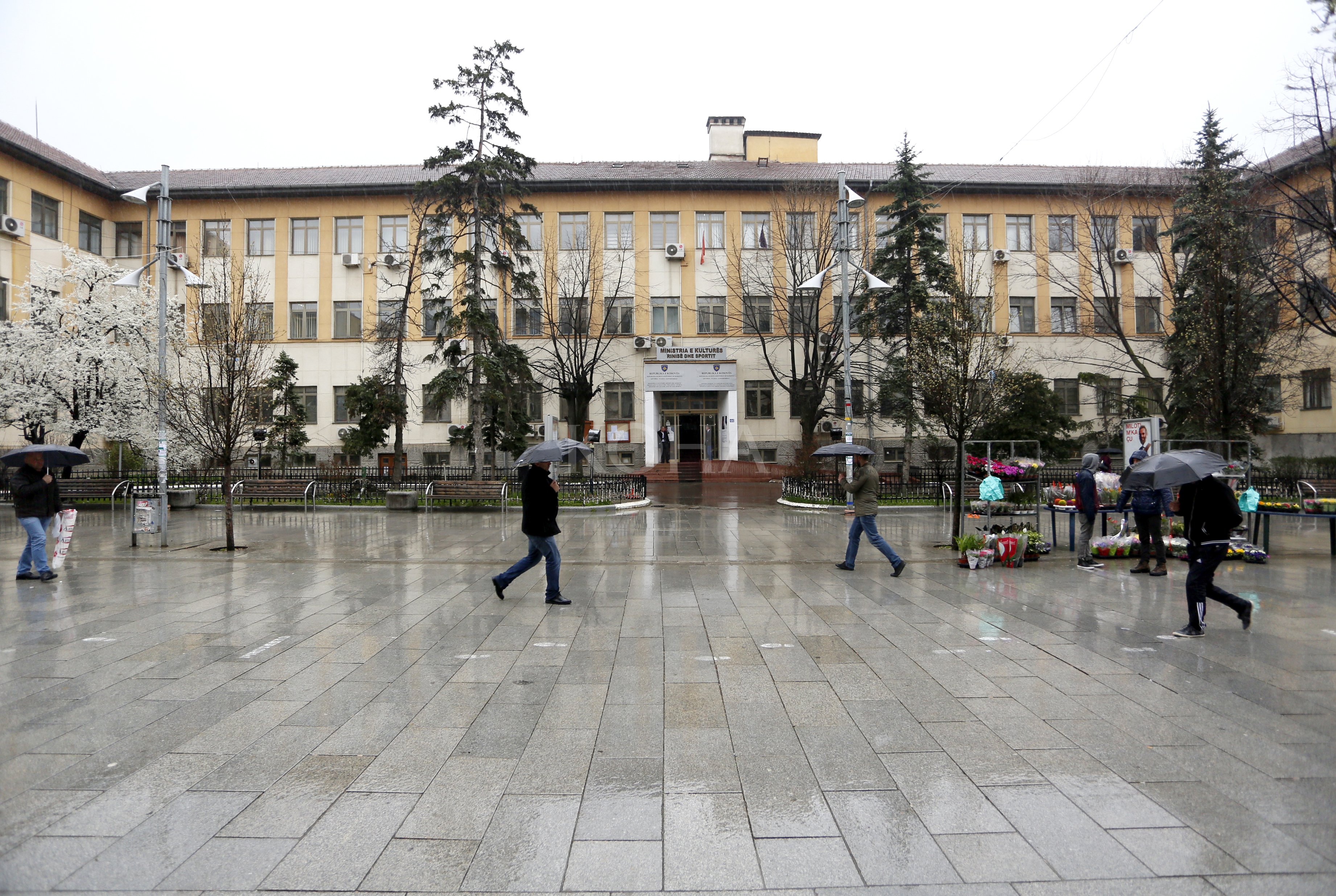 Ministria e Kulturës “kursen” buxhetin, s’i ndal shkeljet në shpenzime