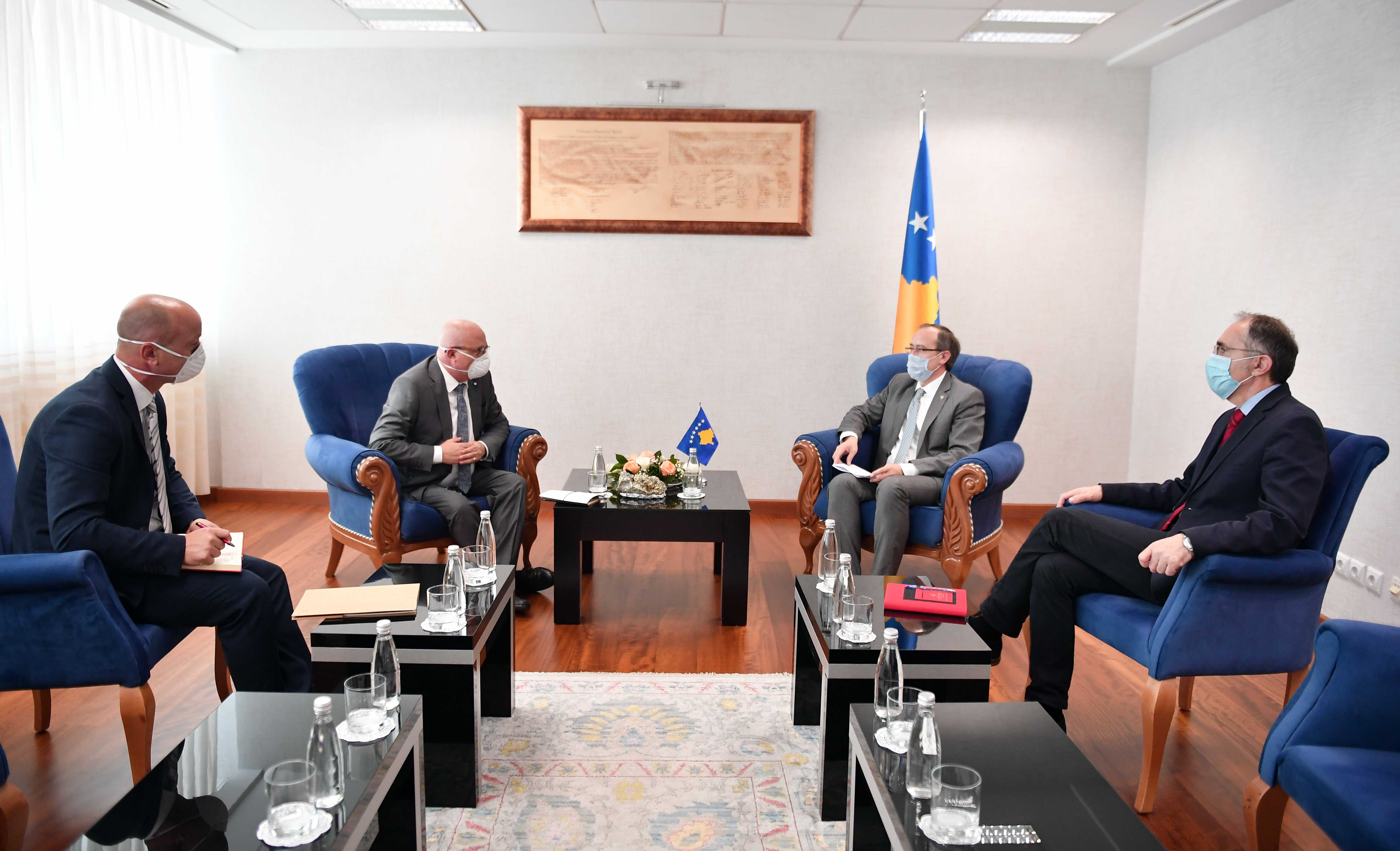 Hoti falënderon shefin e Misionit të KNKK-së në Kosovë për angazhimin në zbardhjen e fatit të pagjeturve