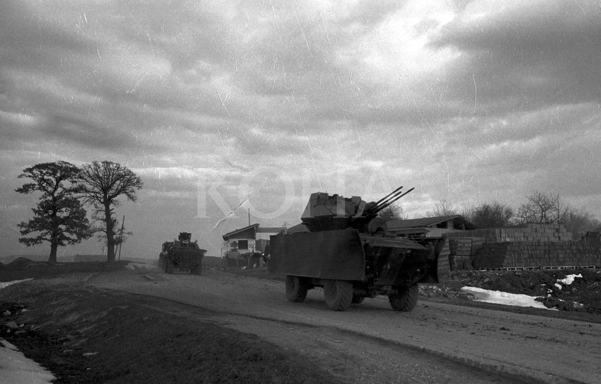 Tërheqja e forcave serbe, qershor 1999 | Foto: Alban Bujari