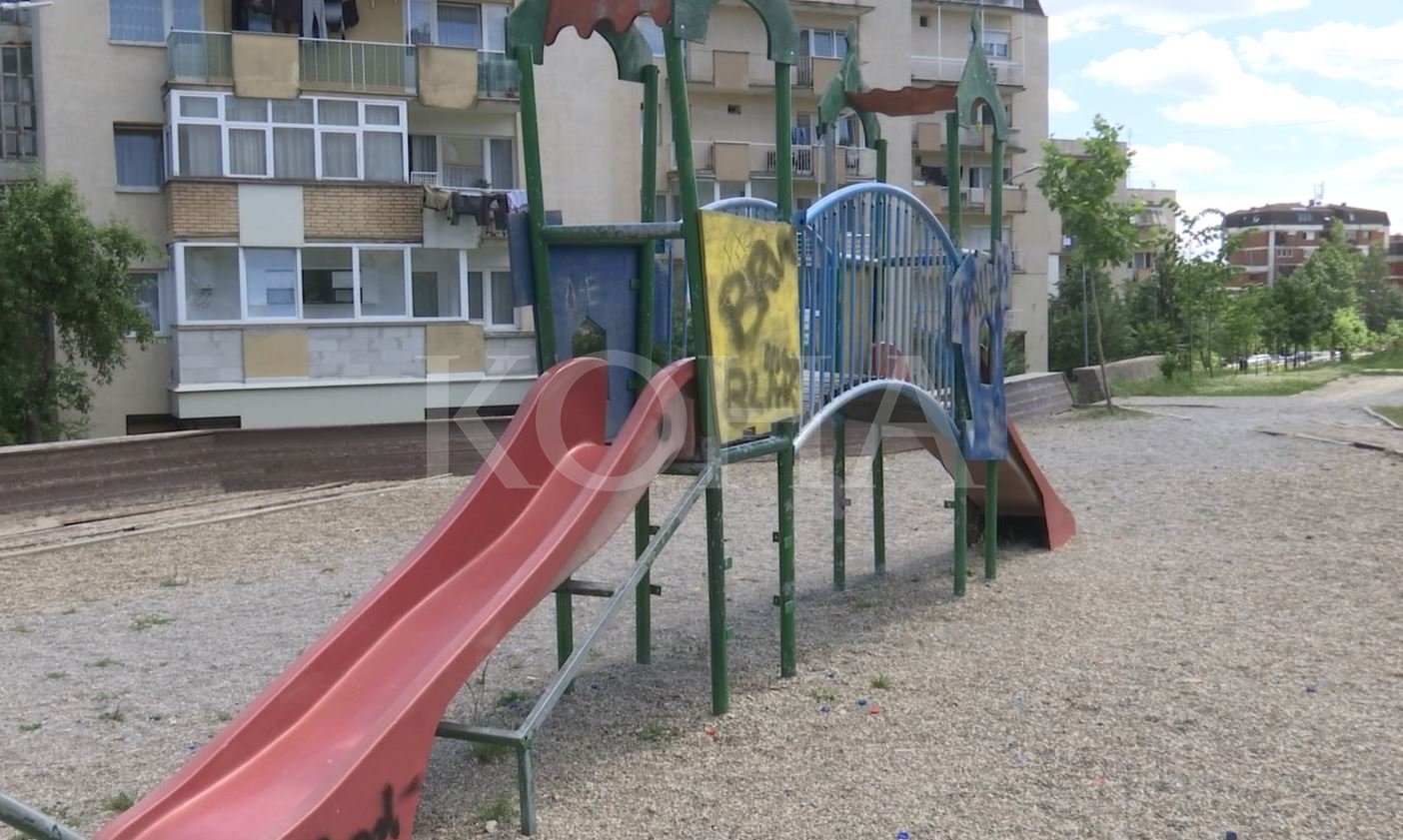  Banorët e “Kodrës së Diellit” ankohen për dëmtimet e këndeve për fëmijë, kërkojnë të mirëmbahen