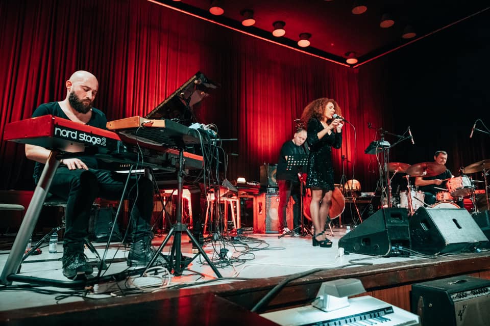 Koncerti i jazz-këngëtares Elif Çaglar vjen në KTV