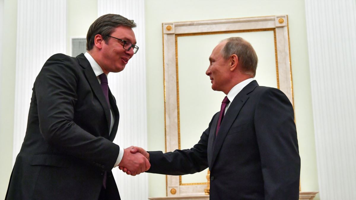 Vuçiq në vizitë dyditore në Moskë, sot takohet me Putinin