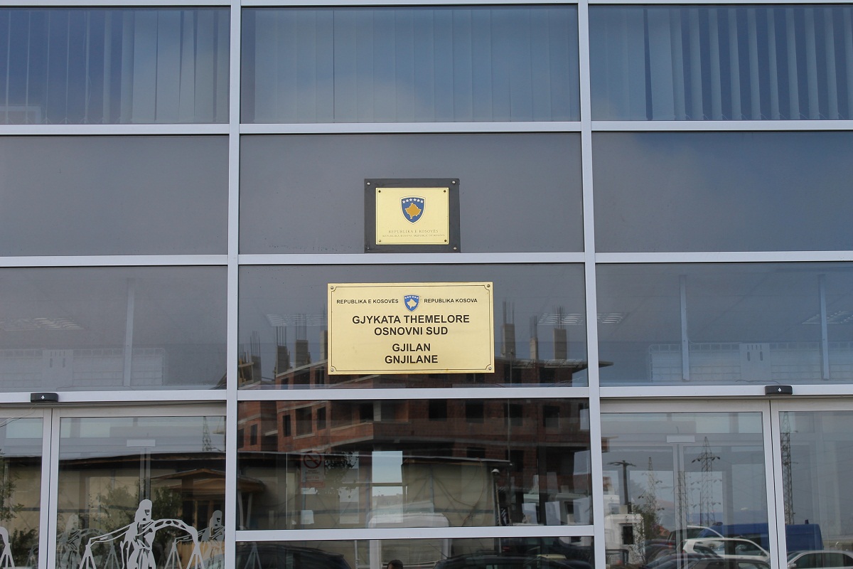 3 vjet burgim dhe 1 mijë euro gjobë për narkotikë e armëmbajtje pa leje
