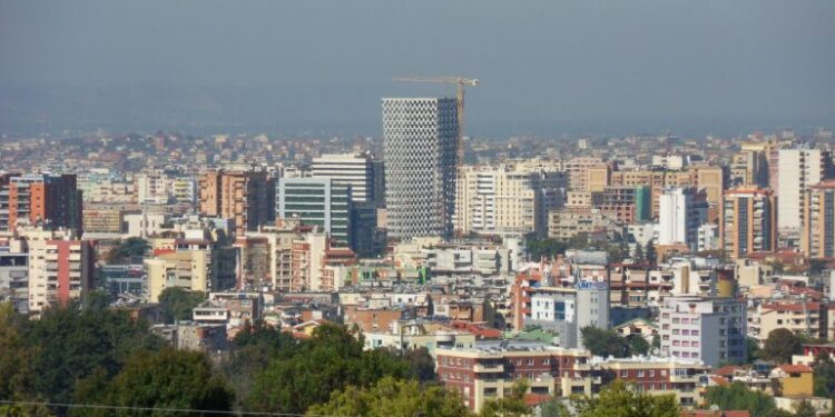 Shqiptarët më të varfrit në rajon, s’përballojnë dot faturat dhe ushqimet