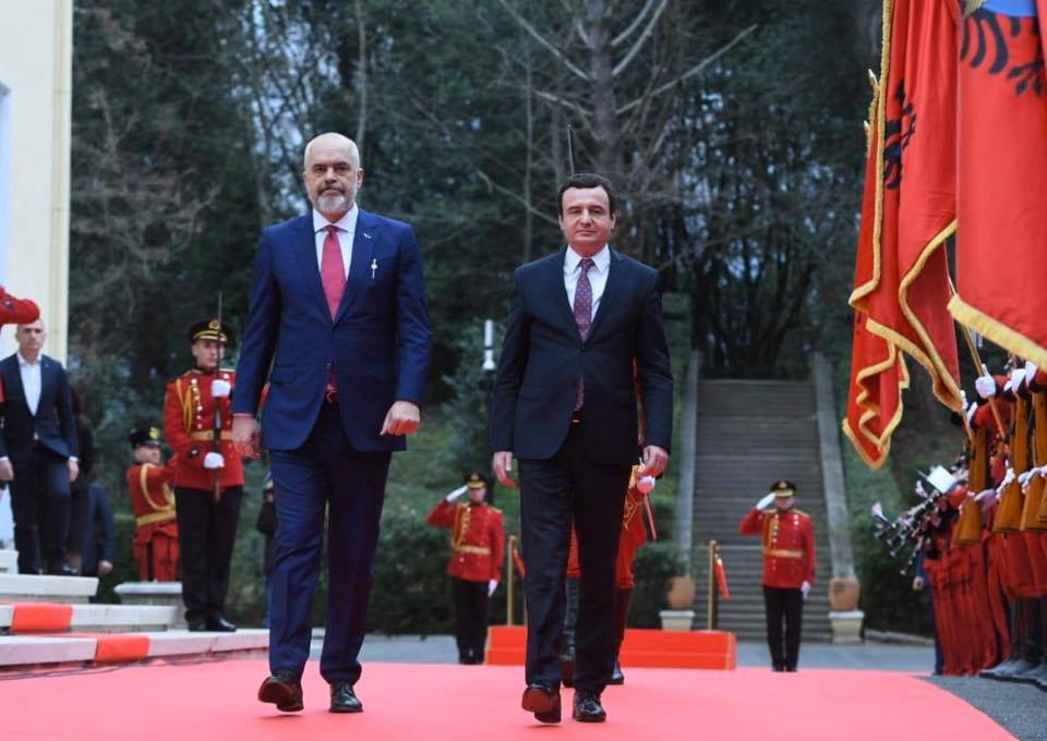 Rama thotë se Kurti është në rrugën e duhur për taksën, kritikon ashpër Haradinajn