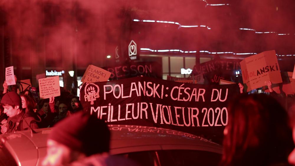 Triumfi i Roman Polanskit zemëron aktoret dhe protestueset