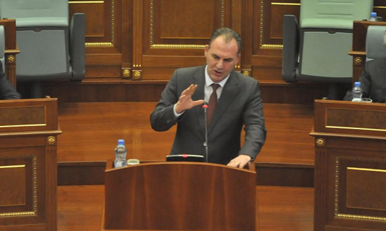 Limaj kërkon unifikim të skenës politike pas akuzave ndaj Thaçit e Veselit