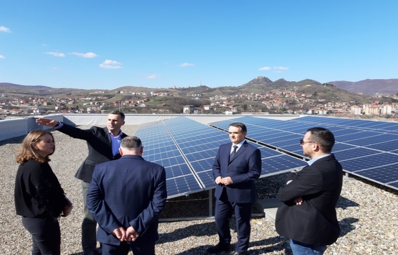 Universiteti “Isa Boletini” furnizohet me energji përmes paneleve solare