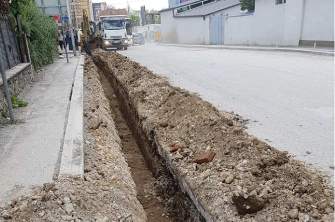 Sot bëhen intervenime për zhbllokimin e disa kanalizimeve në Prishtinë