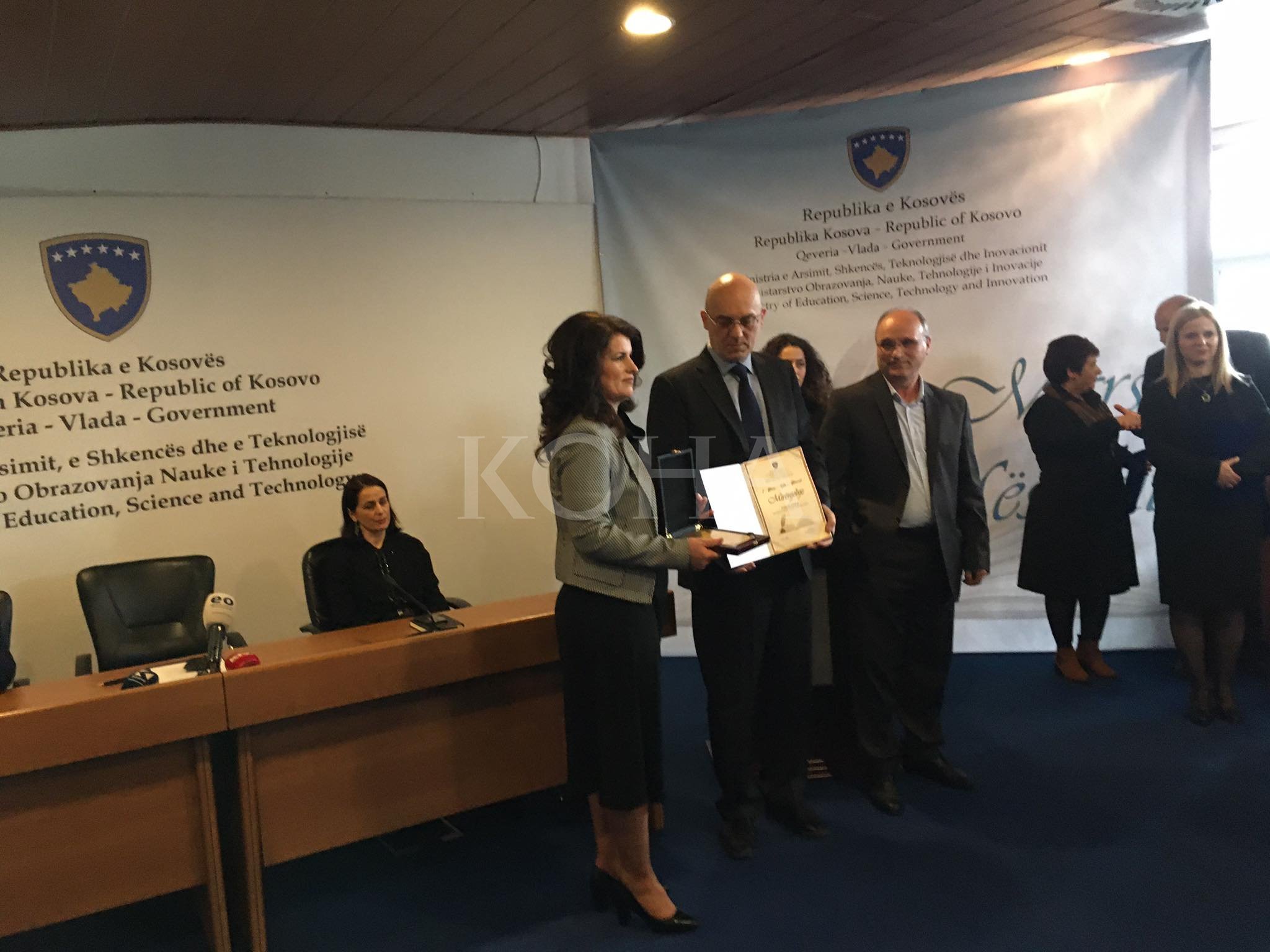 Mësimdhënësja Valbonë Tahiraj shpërblehet me çmimin “Shaban Jashari”