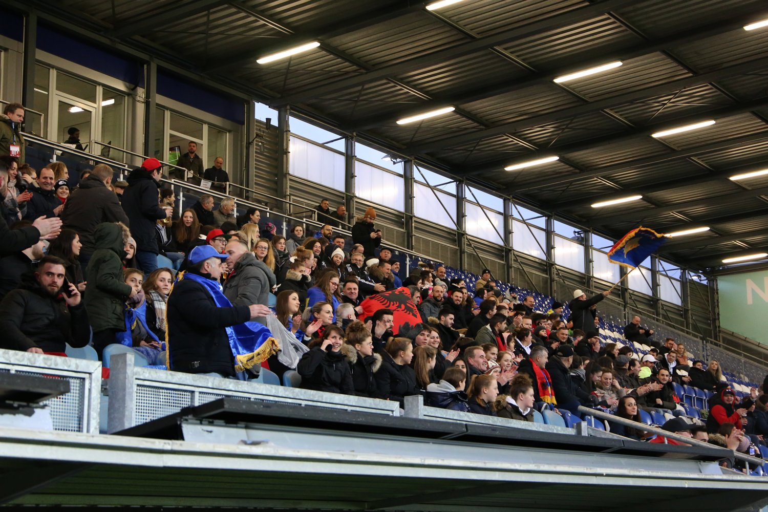 Shikuesit në ndeshjen e Kosovës me Rusinë, të luajtur në Gjermani