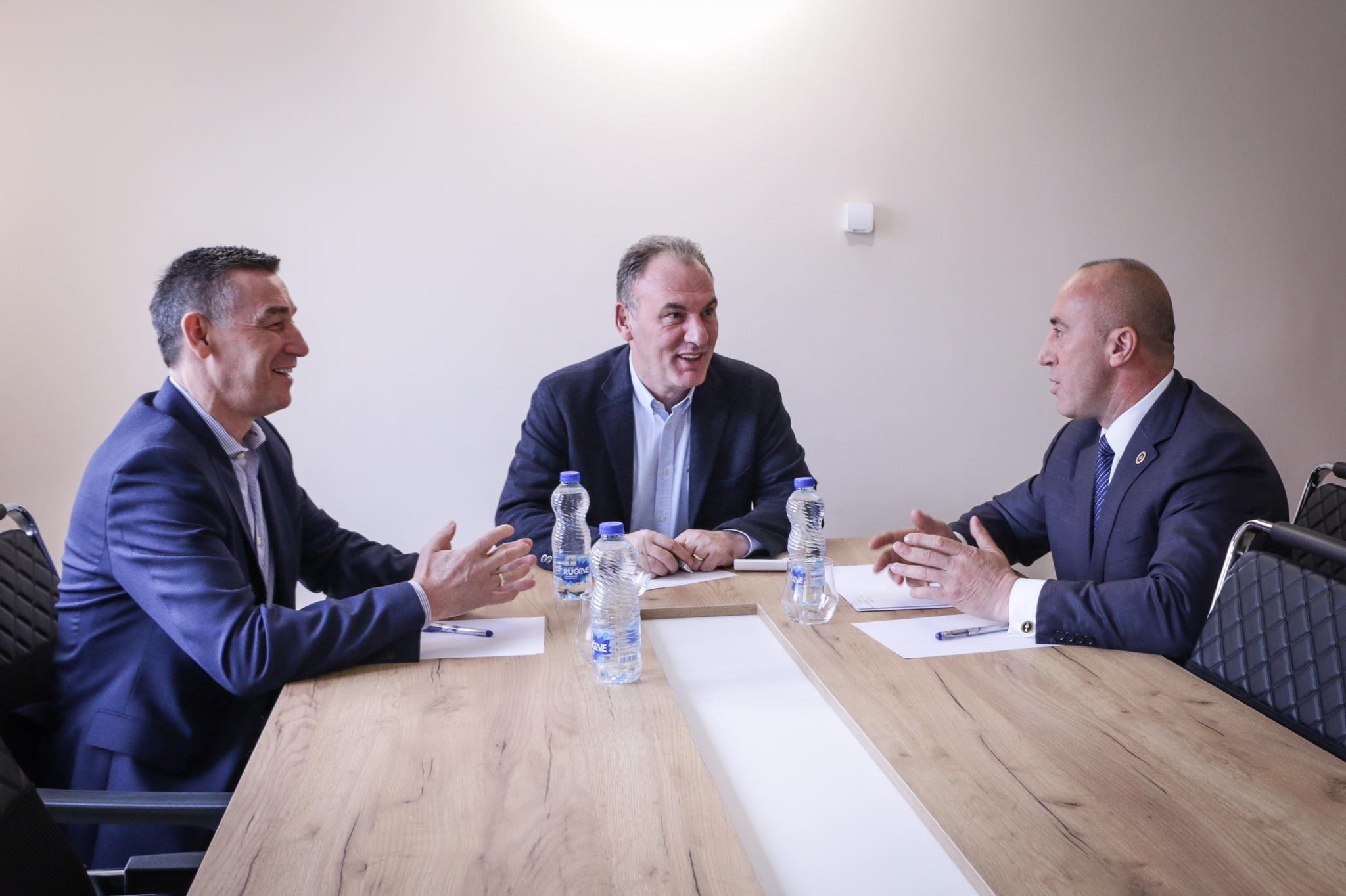 Haradinaj takohet me Veselin e Limajn, fton edhe Kurtin, Mustafën e Rakiqin