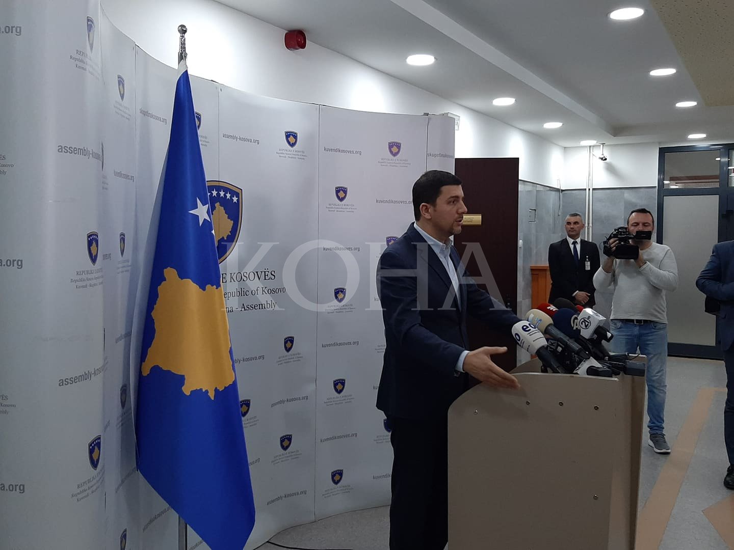 Mblidhet kryesia e Kuvendit – mungojnë përfaqësuesit e AAK-së dhe AKR-Nismës