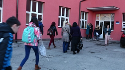 Në komunat serbe nuk respektohet vendimi i Qeverisë për ndërprerje të procesit mësimor