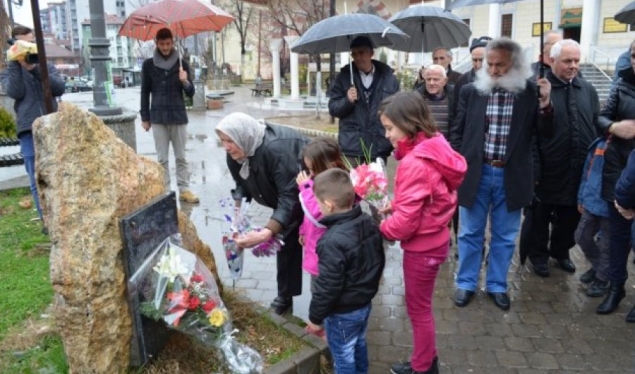 Mitrovica kujton masakrën e 21 vjetëve më parë që mori jetën e 6 shqiptarëve e plagosi 128 të tjerë