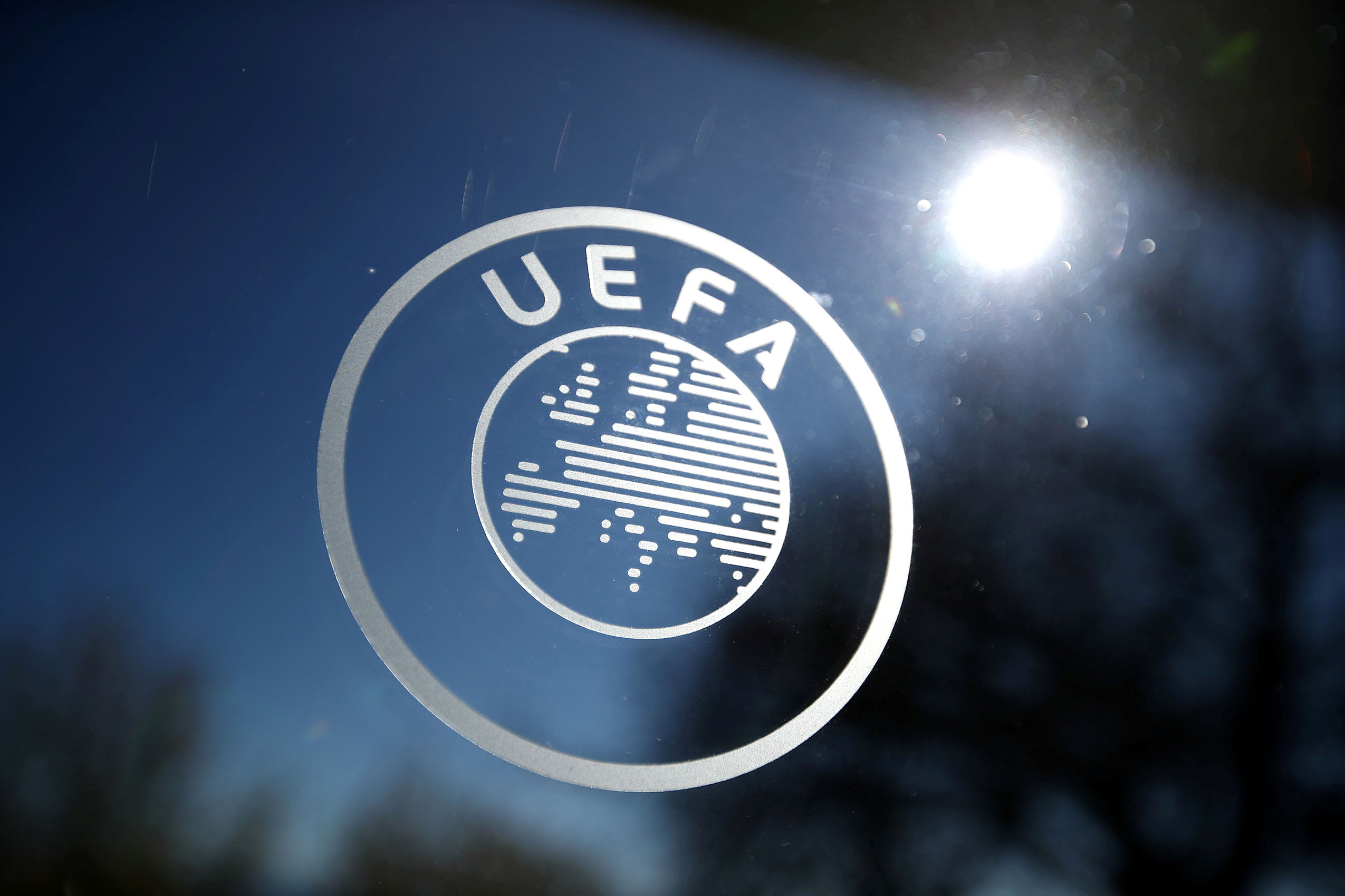 UEFA do të shpallë kampionë klubet që ishin duke kryesuar, nëse stinori në ligat evropiane nuk vazhdon