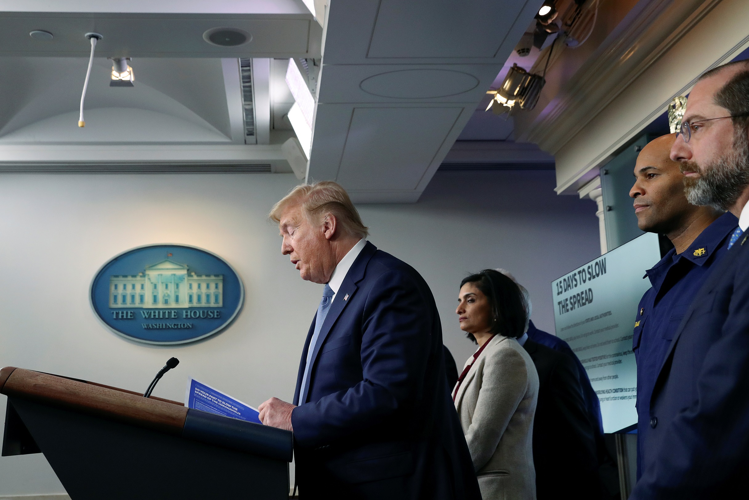 Trumpi thotë se kriza me koronavirusin në SHBA mund të zgjasë tërë verën