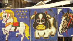 Art me tapa plastike, gjyshja ruse shndërron shtëpinë në Galeri Arti