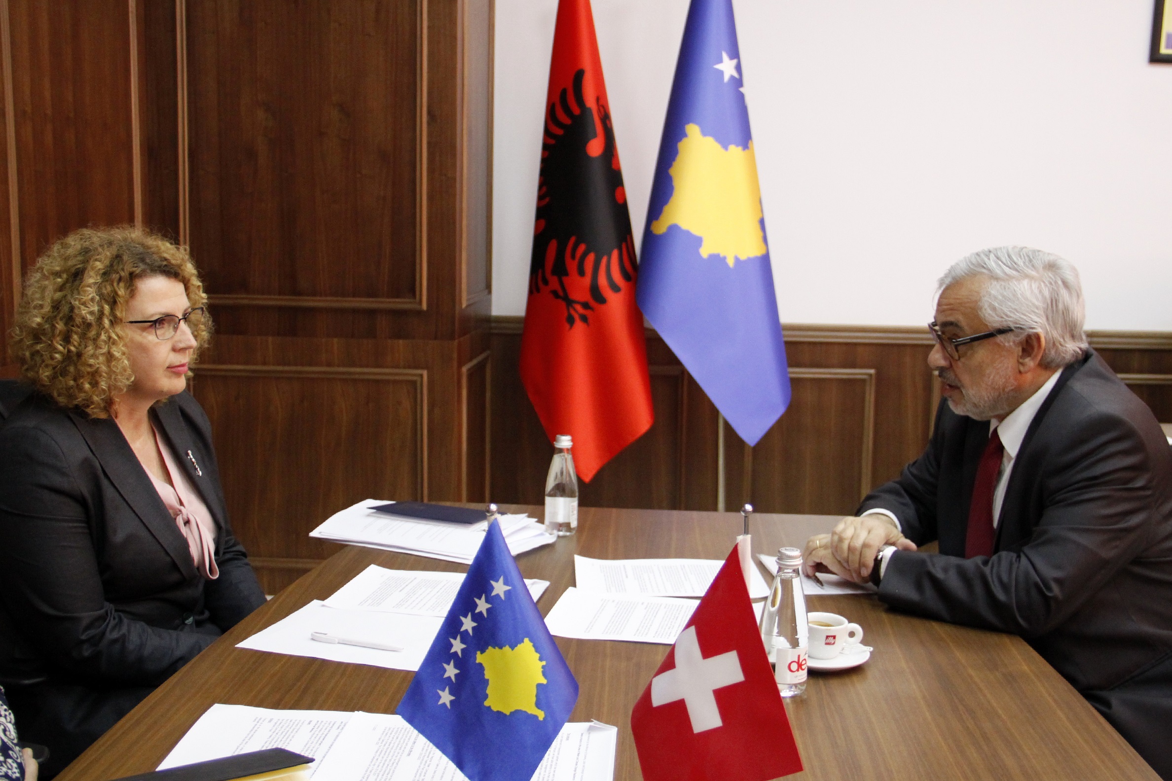 Zvicra zotohet se do t’i vazhdojë projektet që ka në Kosovë