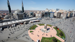 Britanikët udhëtojnë përmes Turqisë për ta shmangur karantinën e shtrenjtë në Britani