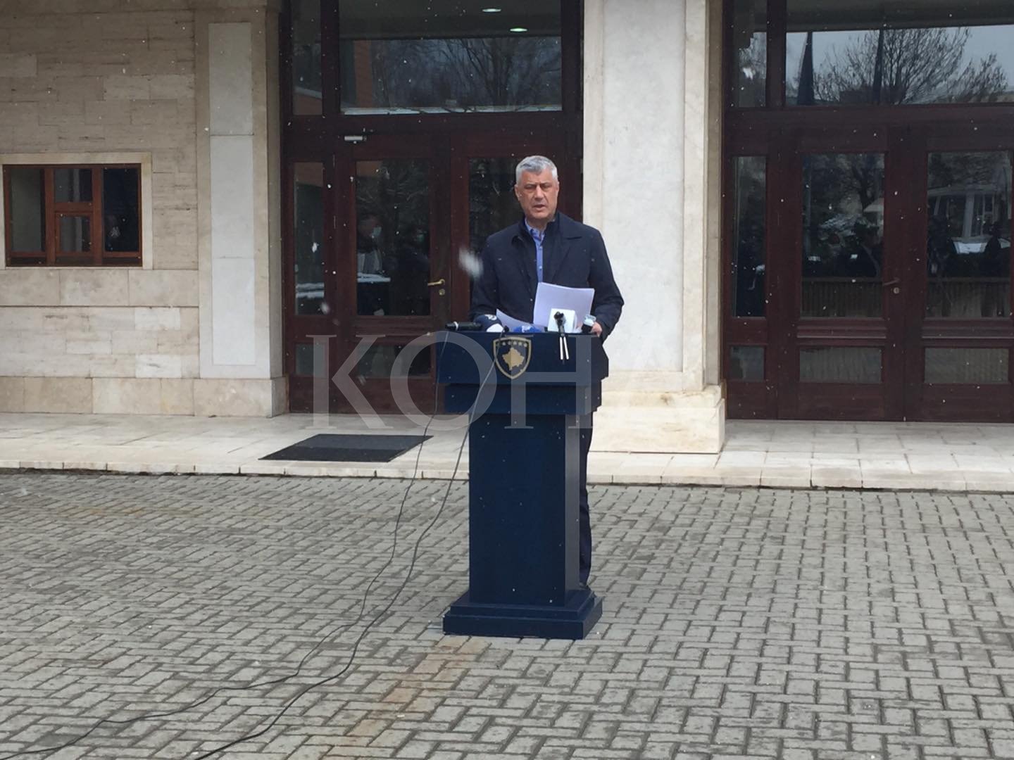 Thaçi i drejtohet Kushtetueses për vendimin e Qeverisë për kufizimin e lëvizjes së qytetarëve
