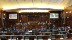Hoti u kërkon deputetëve ta mbështesin projektligjin për rimëkëmbje ekonomike