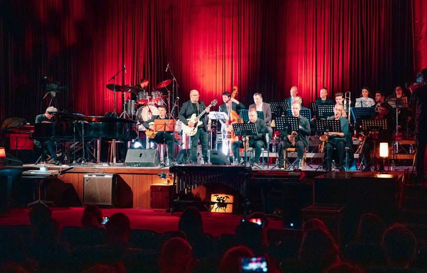 “Prishtina Big Band”,  themeluar më 17 shkurt të këtij viti, bëri bashkë në koncertin në “Kino Armata” ata të cilët janë të patejkalueshëm kur përmendet jazz-skena vendore, por jo vetëm