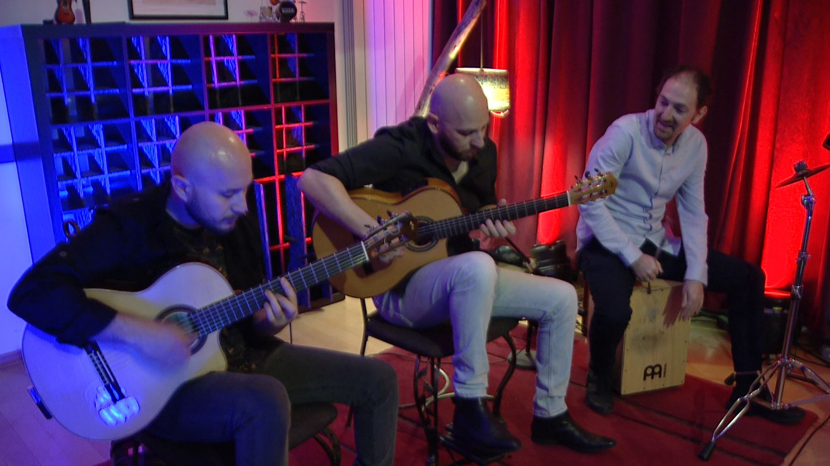 “Rri n’shpi e ngo live” me muzikën origjinale të Agron Penit