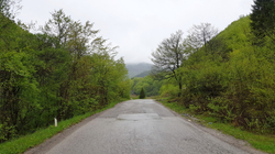 Rugovasit kërkojnë rindërtimin e rrugës Pejë-Kuqishtë