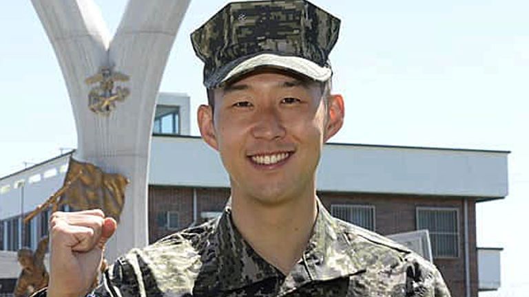 Son Heung-min kompleton shërbimin ushtarak, vlerësohet me çmim