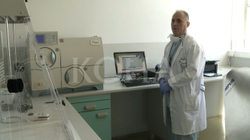 Pandemia shihet si sfida më e madhe e personelit mjekësor, laboranti Ahmeti rrëfen vështirësitë