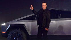 Musk thyen rregullat, paralajmëron se do të nisë prodhimin e veturave elektrike
