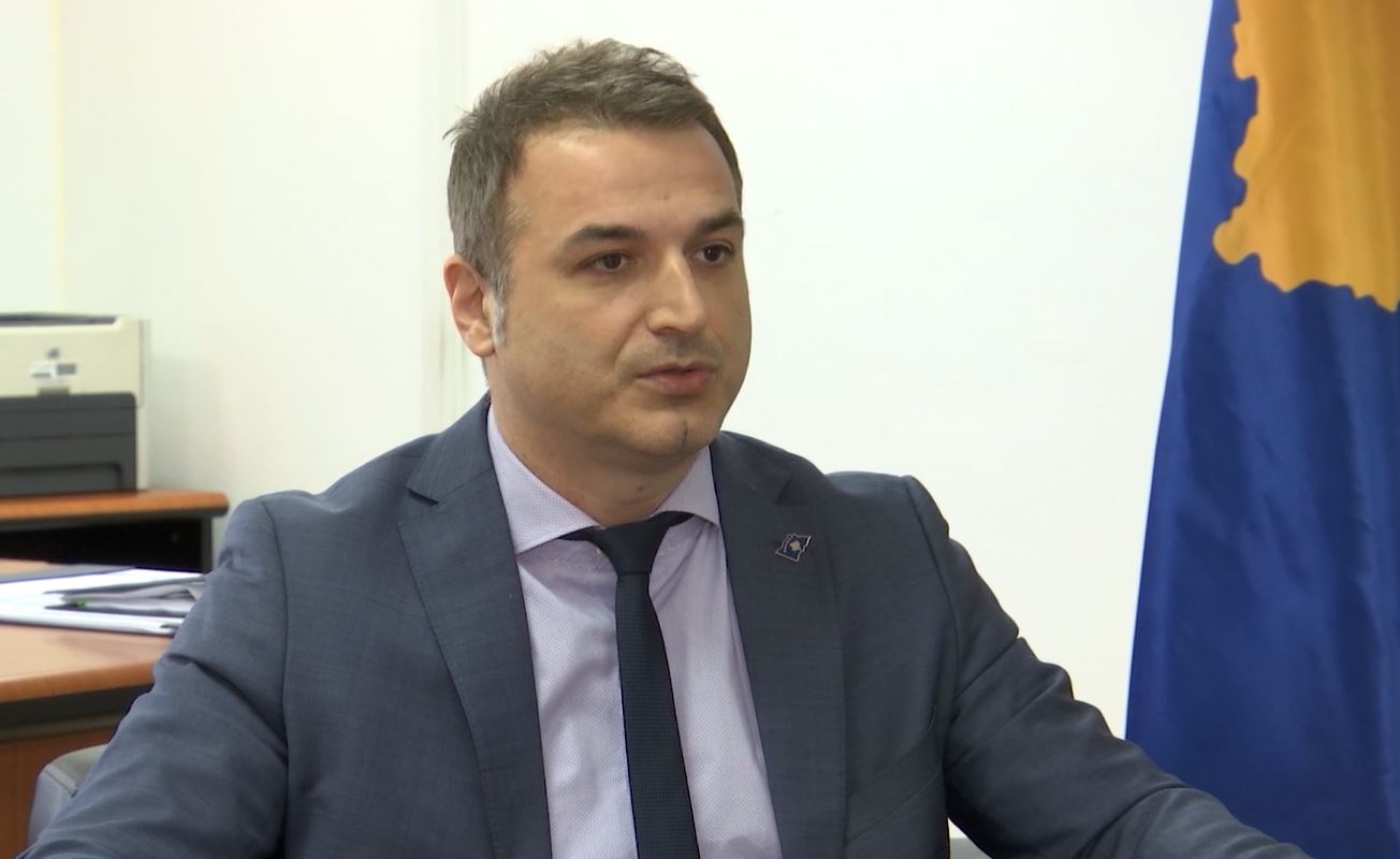 Qeveria thotë se shmnagu Arbitrazhin me shkarkimin e drejtorit të AACK-së, Berisha e quan vendimin politik