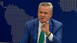 Deputeti Murrizi paralajmëron lëvizje të re politike në Shqipëri, pa të kaluar komuniste