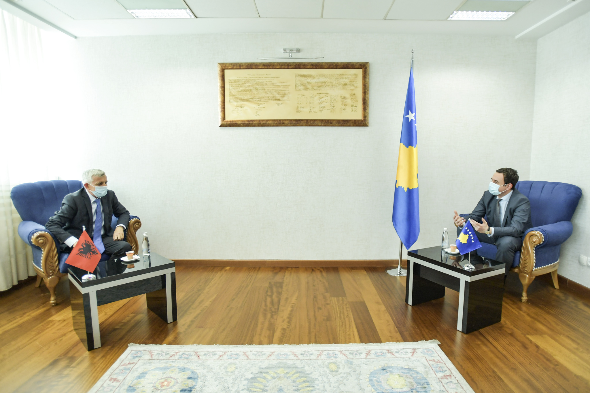 Rritja e qarkullimit të mallrave Kosovë-Shqipëri, temë bisedimi mes Kurtit e Minxhozit