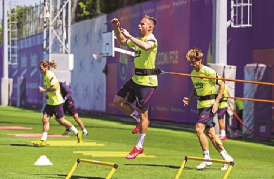 Tifozët të gëzuar dhe mërzitur që futbolli spanjoll po planifikon rinisjen pa ta