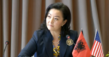 Ambasadorja e SHBA-së, Kim: S’ka BE për Shqipërinë pa reformë zgjedhore dhe atë në drejtësi