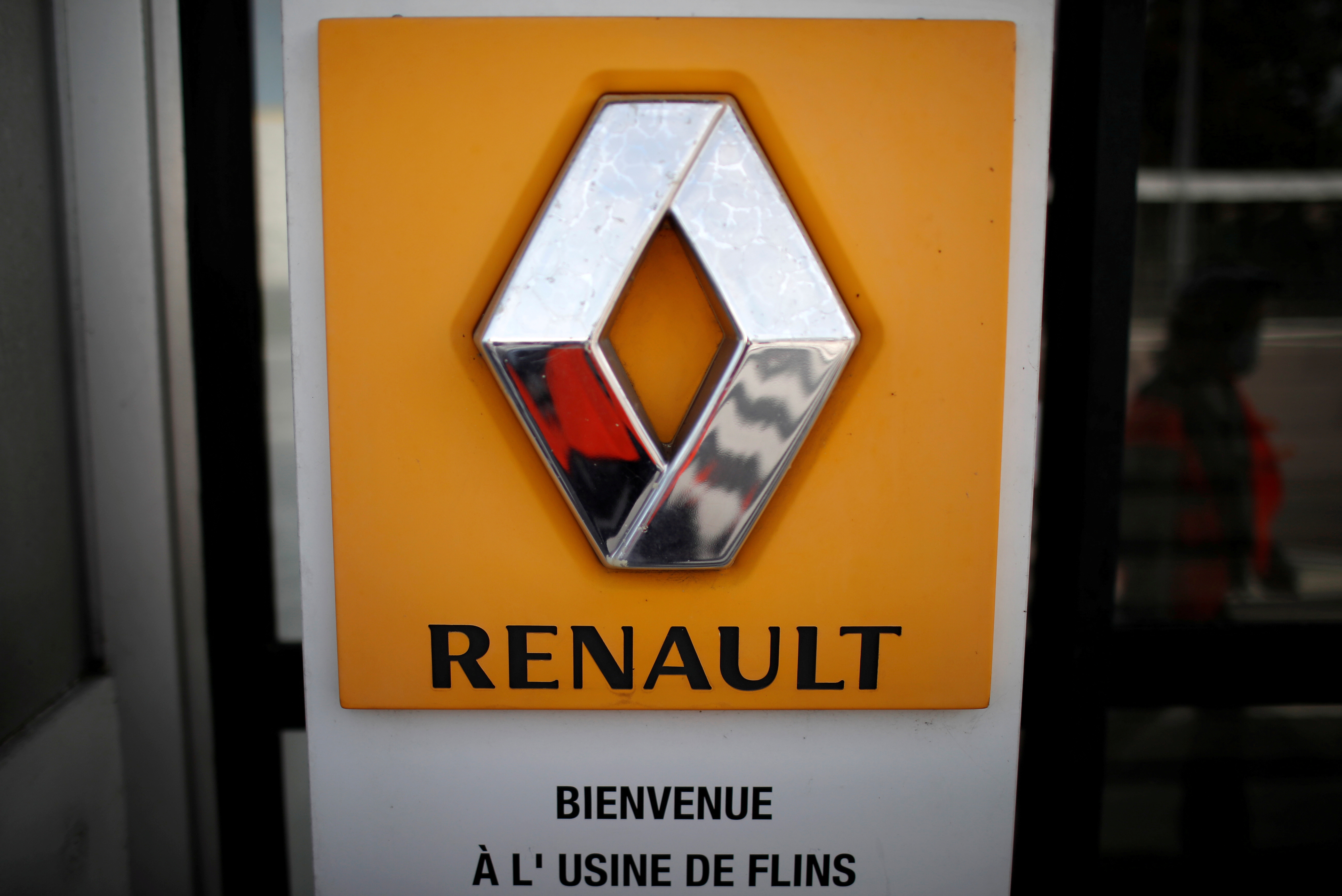 Renaulti duhet të ndalojë ta zhvillojë kapacitetin jashtë vendit në shkëmbim të përkrahjes nga shteti