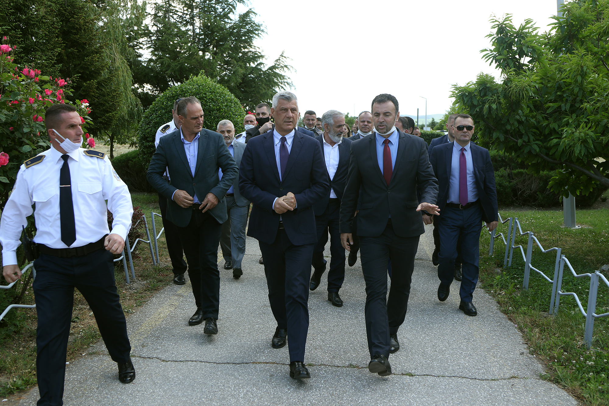 Heshtja ndërkombëtare po i amniston masakrat e Serbisë në Kosovë, thotë Thaçi