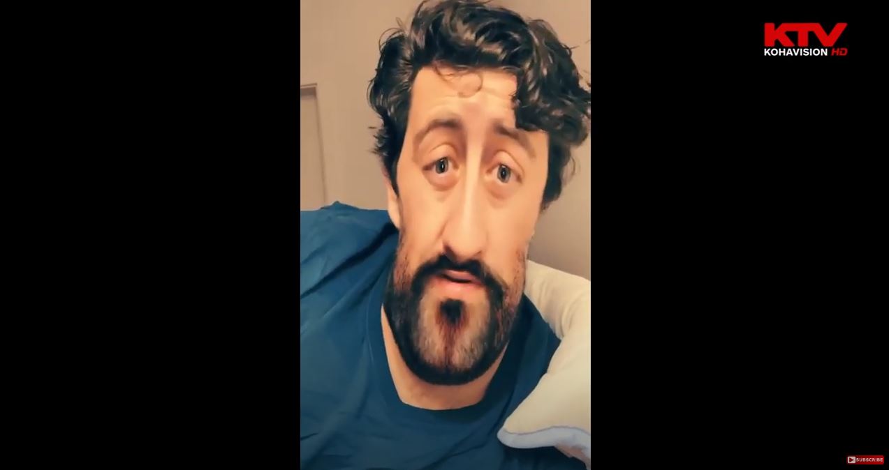 Sinani flet se si po ngatërrohen njerëzit me maska