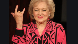 Betty White me shaka thotë se vodka e mban të re në moshë
